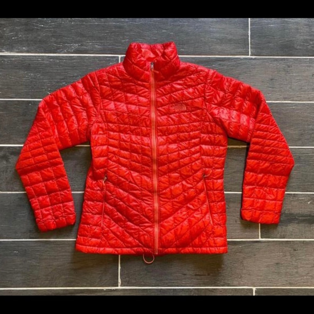 The North Face Women's Thermoball Jacket sz M, excellent used condition.